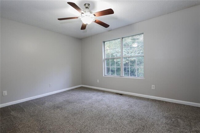 Building Photo - 7044 Stonecreek Dr