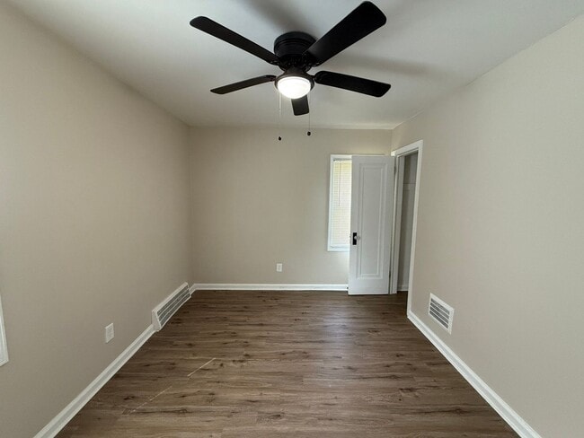 Building Photo - Renovated 3-Bedroom Home – We Welcome Sect...
