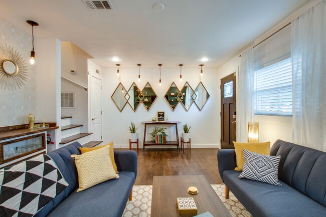 Living Room - 723 Joseph Ave Townhome