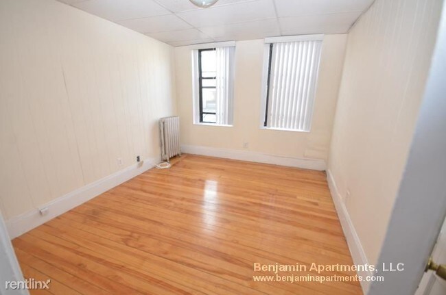 Building Photo - 439 Cambridge St