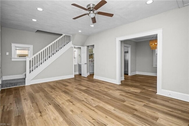 Building Photo - 229 Woodview Ave