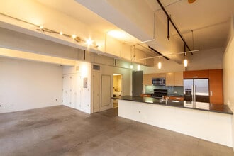 Building Photo - 746 S Los Angeles St