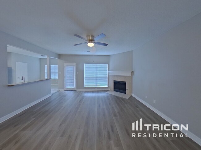 Building Photo - 1420 Deville Cir