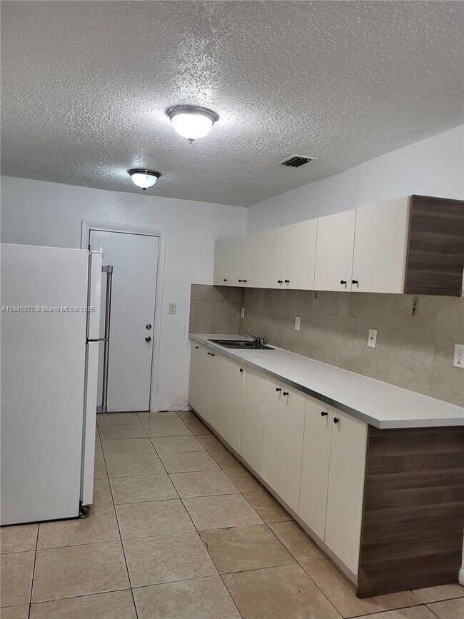 Foto del edificio - 1404 NW 60th St