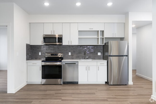 2BR, 2BA - 950SF - Kitchen - Arbor View on the River