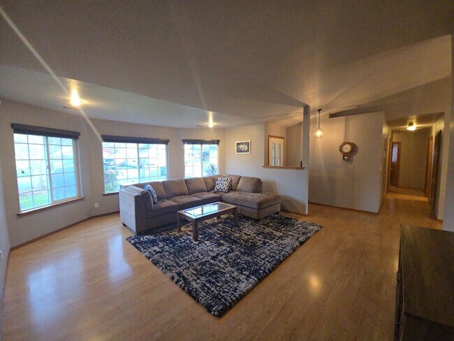 Foto del edificio - 3DB/2BA Fortuna home on quiet road!