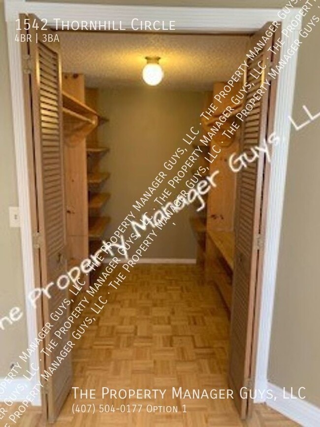 Building Photo - 1542 Thornhill Cir