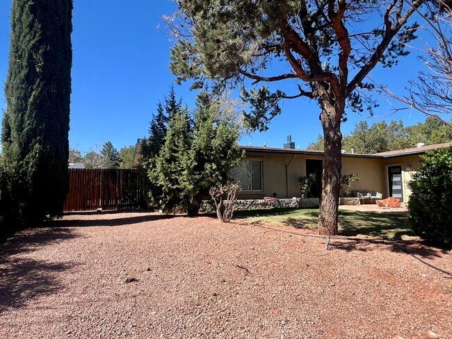 Foto del edificio - Furnished, 1-Year Long-Term Rental