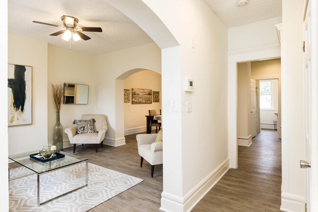 Entryway looking into the living room - 656 Siebert St