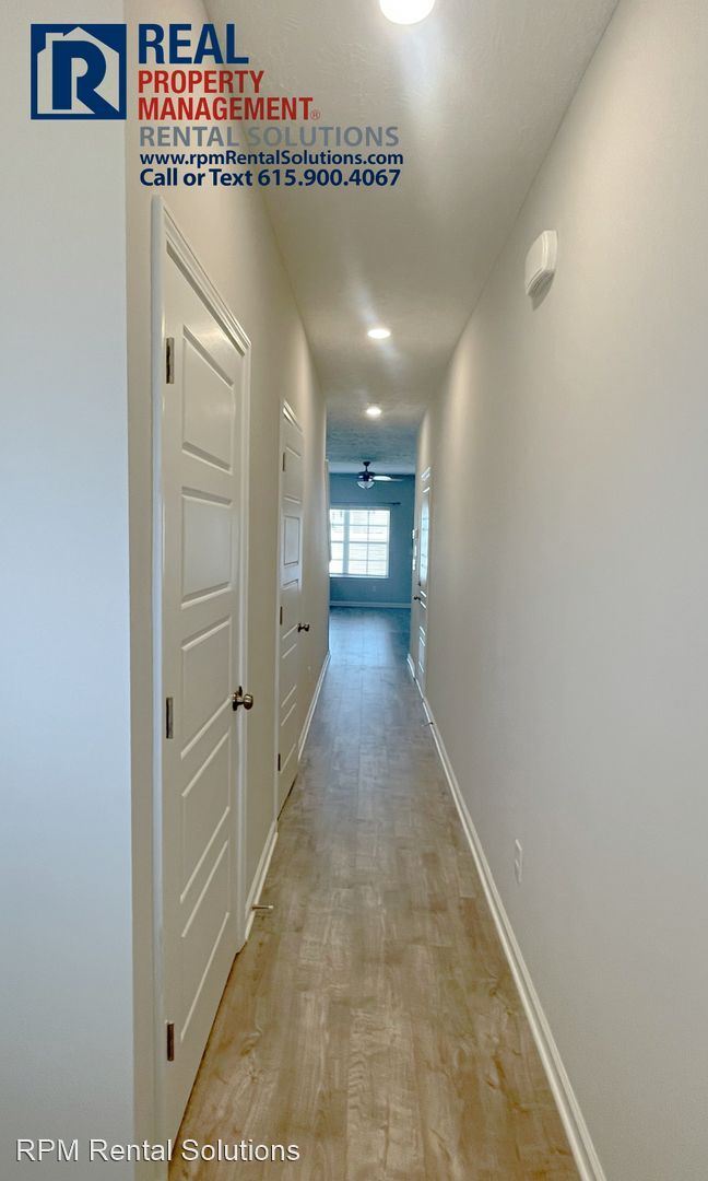 Building Photo - 3 br, 2.5 bath House - 4307 Doral Dr.