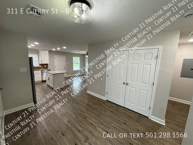 Foto del edificio - 311 E Cherry St