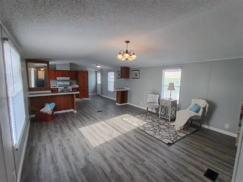 Foto principal - 77 Deerwood Park