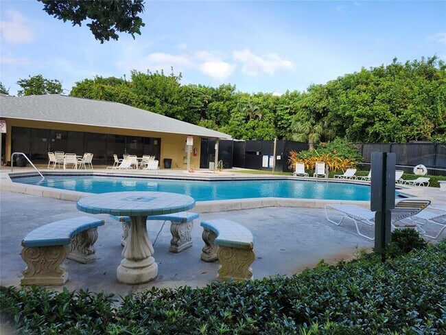 Foto del edificio - 545 Trace Cir