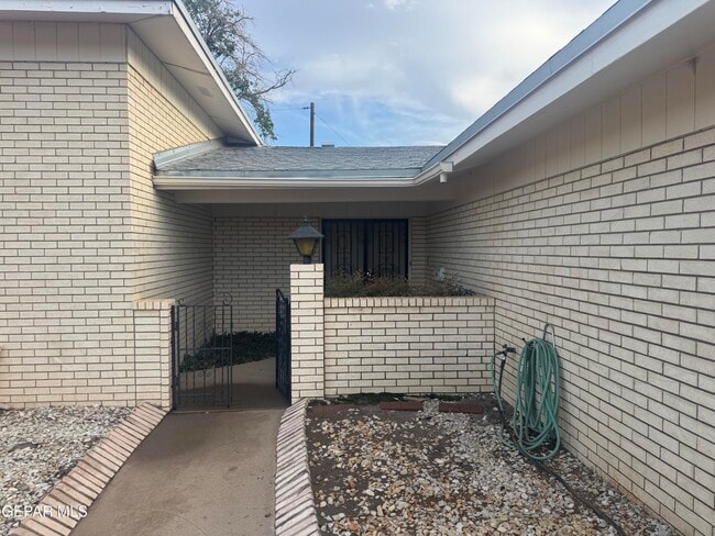 Building Photo - 8800 Sampson Ct