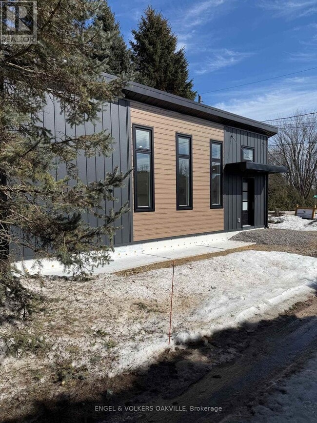 Building Photo - 55 William St