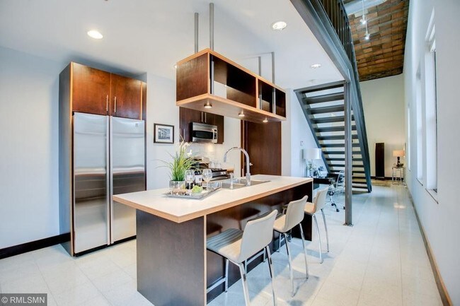 Building Photo - 214 4th Street East, Unit 201
