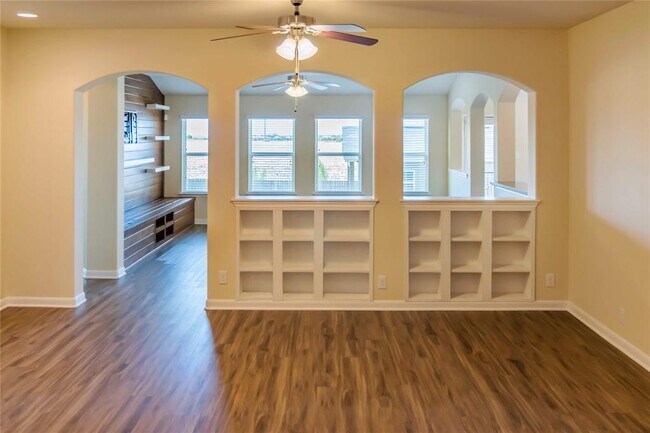 Building Photo - 206 Sassafras St