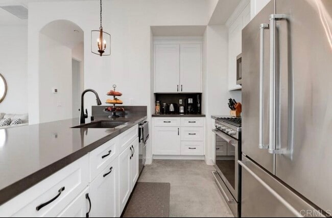 Kitchen - 1708 1/2 Sunrise Dr
