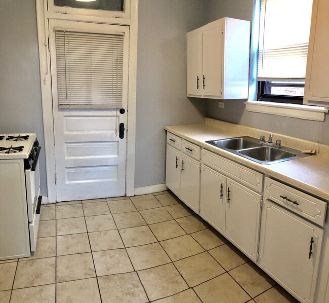 Foto del edificio - 3230 Home Ave