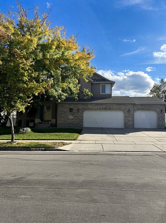 Building Photo - 2839 Table Rock Dr