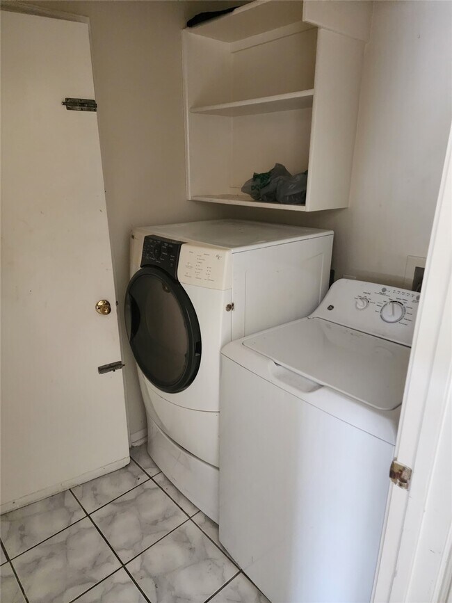 Foto del edificio - 14219 Berrington Dr