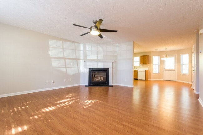 Building Photo - 126 Springbottom Dr SE