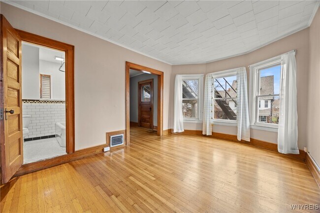 Building Photo - 411 Breckenridge St