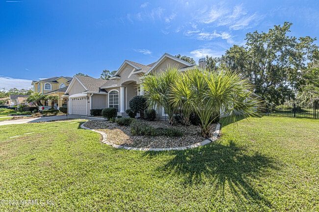 Building Photo - 2465 Pinehurst Ln