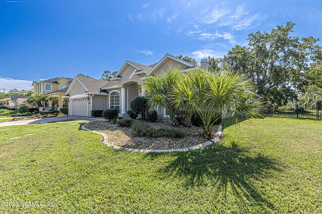 Foto del edificio - 2465 Pinehurst Ln