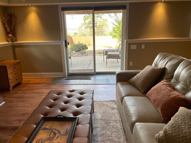 Foto del edificio - 421 Senter Dr