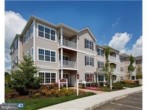 Building Photo - 511 Timberlake Dr