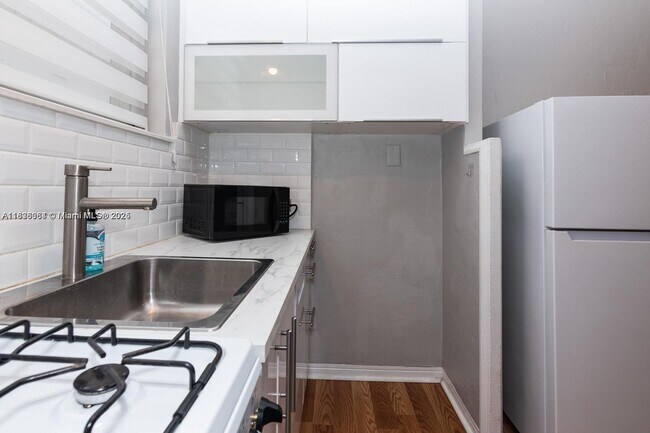 Foto del edificio - 635 12th St
