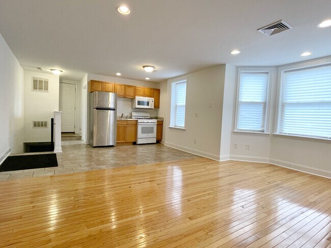 Building Photo - 2600 S 12th St