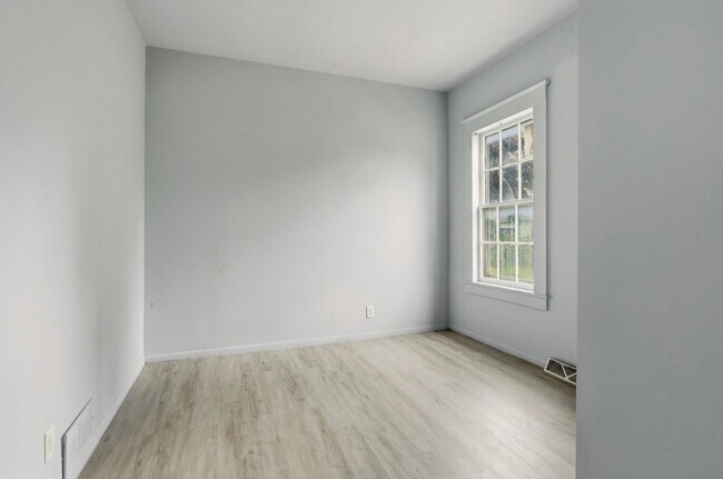 Foto del edificio - Updated 3BR Home – Renovated Kitchen & Detached Garage