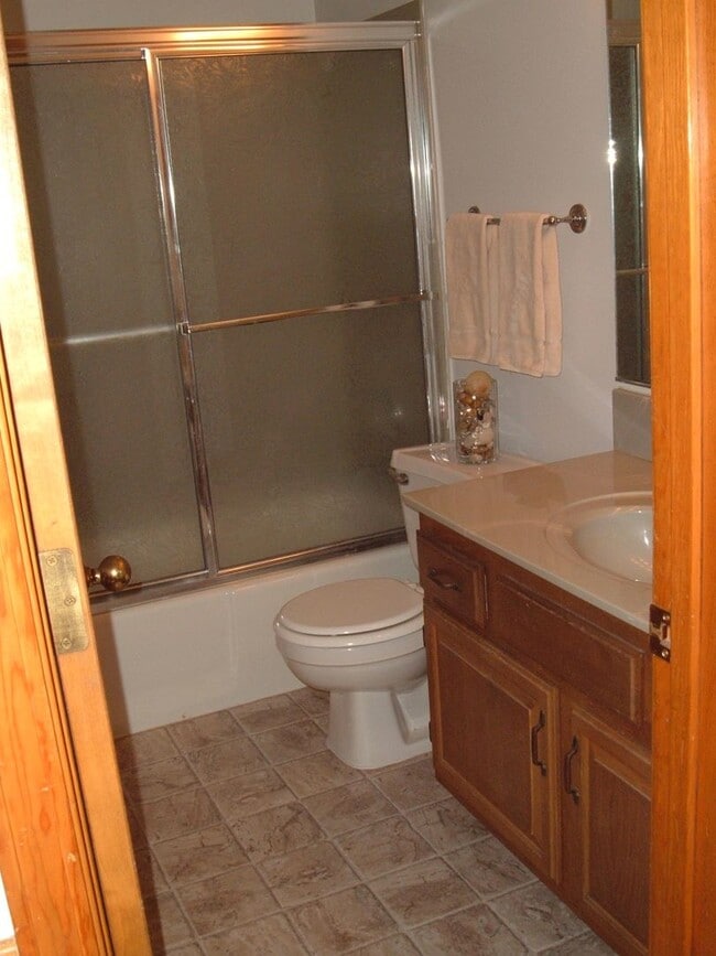 Building Photo - 2215 Breckenridge Dr
