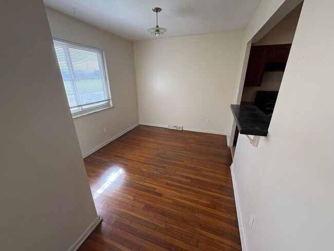 Foto del edificio - 939 S Waverly St