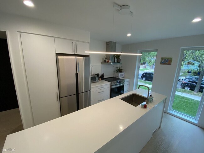 Building Photo - 3 br, 2.5 bath House - 4829 Commonwealth St