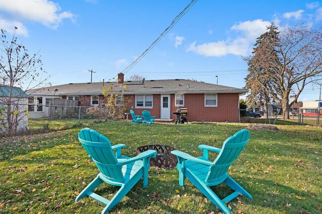 Building Photo - 2257 S Ridge Rd