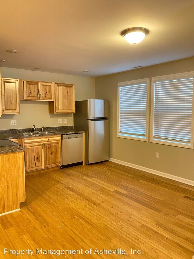 Building Photo - 330 3rd Ave W