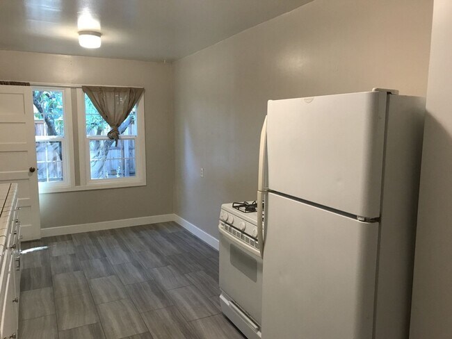 Building Photo - 317-319 D Street