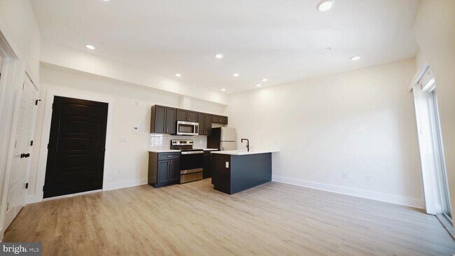 Building Photo - 6906 Ridge Ave