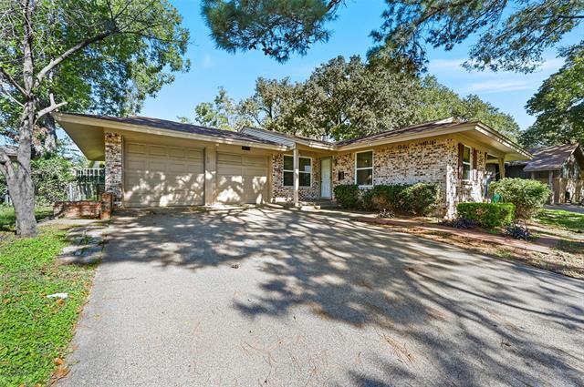 Building Photo - 2209 Normandy Dr
