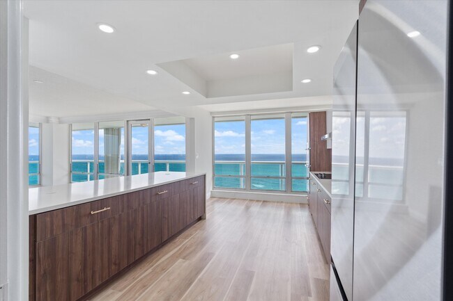 Building Photo - 2100 S Ocean Ln