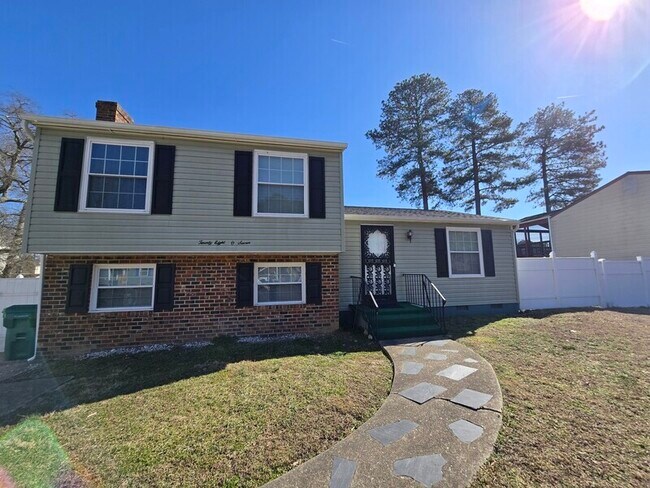 Building Photo - 2807 Remington Rd