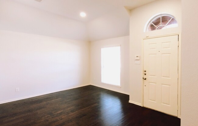 Building Photo - 5802 Edinburg Dr