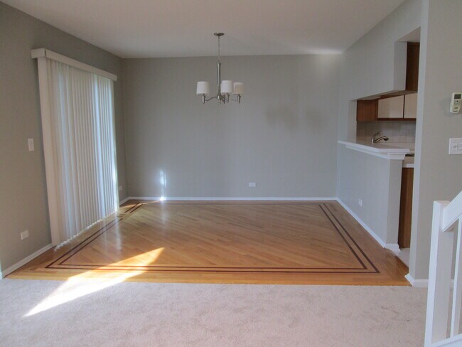 Building Photo - 255 Old Oak Ct W