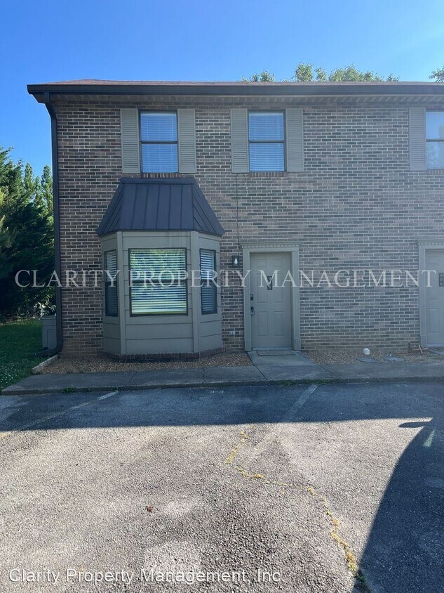 Primary Photo - 2 br, 1.5 bath House - 908 Valley Head Rd NW