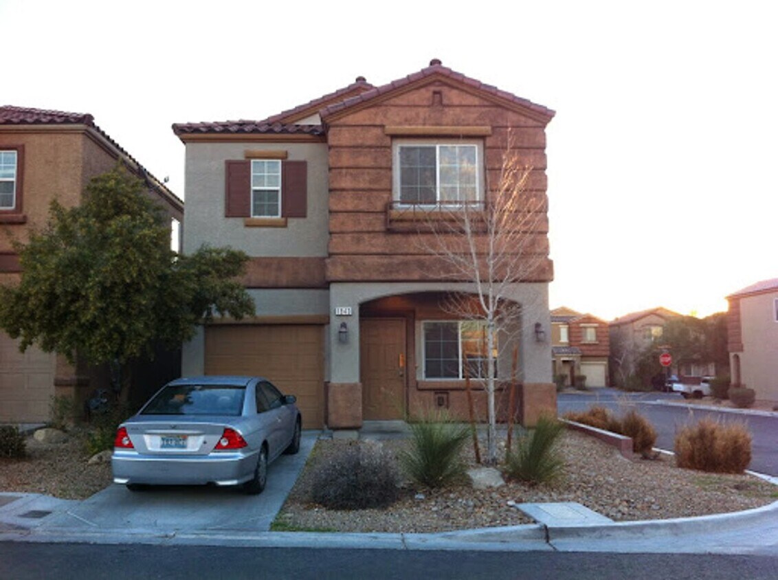 Primary Photo - Modern Elegance: Stylish 3 Bed, 2.5 Bath Home