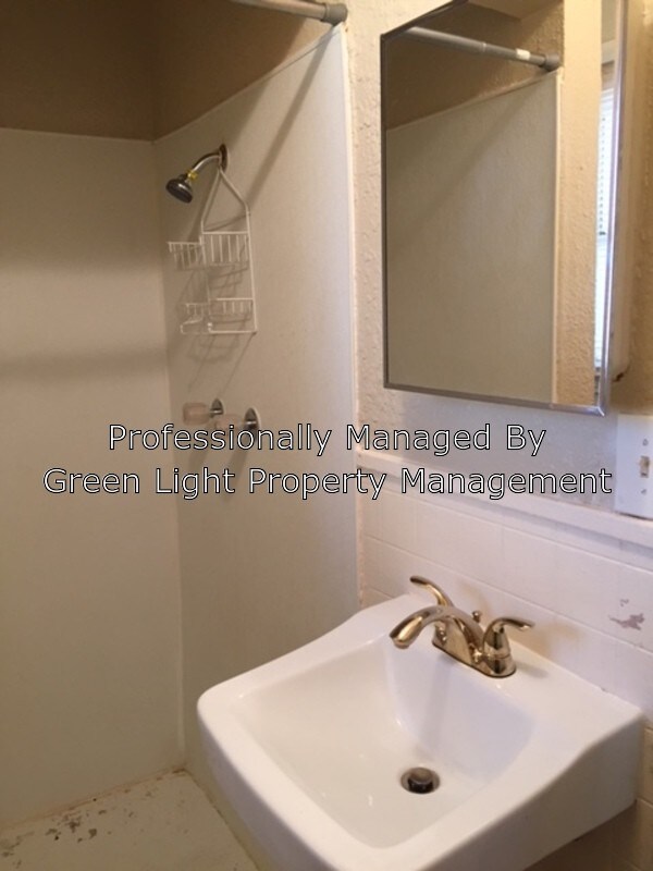 Foto del edificio - 5621 Ezell St