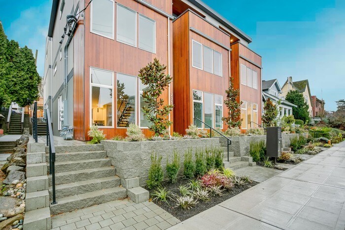 Primary Photo - ULTRA-MODERN Townhome w/AC and Views in th...